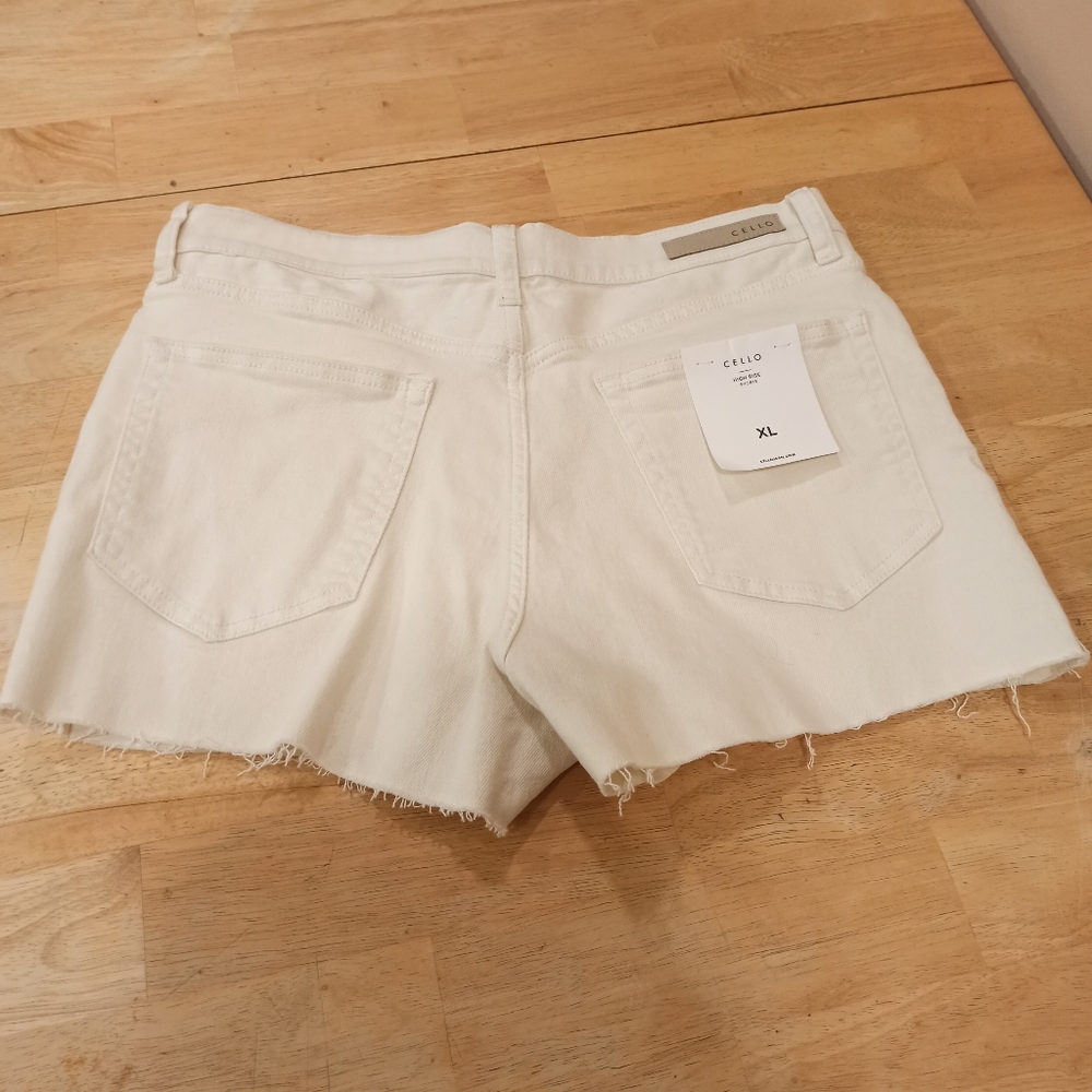 NWT women's Cello White Boyfriend cutoff Shorts SIZE XL - Picture 9 of 16